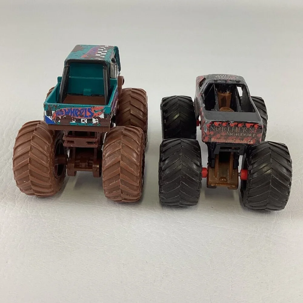 Hot Wheels Monster Trucks Northern Nightmare Mercedes-Benz Unimog Diecast 1:64